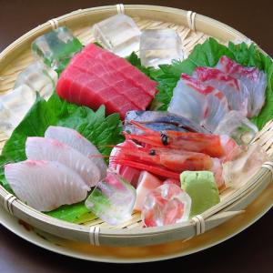 豊洲から仕入れた鮮魚を使用！刺身盛り合わせ1000円(税抜)♪