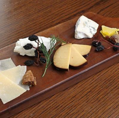 チーズの4種盛り合わせ Cheese platter