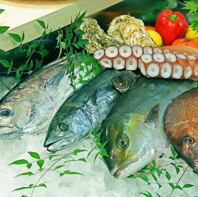 新鮮な魚介を使用した料理が多数。藁焼きはもちろん、お造りや焼き物、揚げ物でもご堪能頂けます！