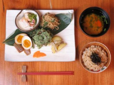 《当店人気No.1定食》お野菜たっぷり”週替わり”玄米定食