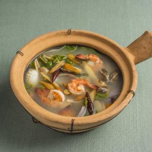 海鮮とハーブのスープ