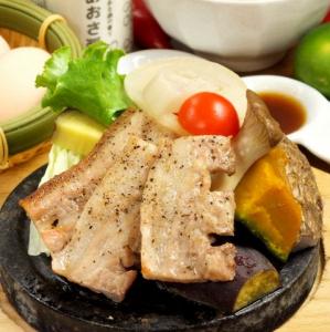 立川産豚肉と山盛り野菜香ばし石焼き