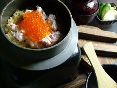 人気の釜飯各種(鶏・あさり・かに・ホタテ・山菜とキノコなど！)